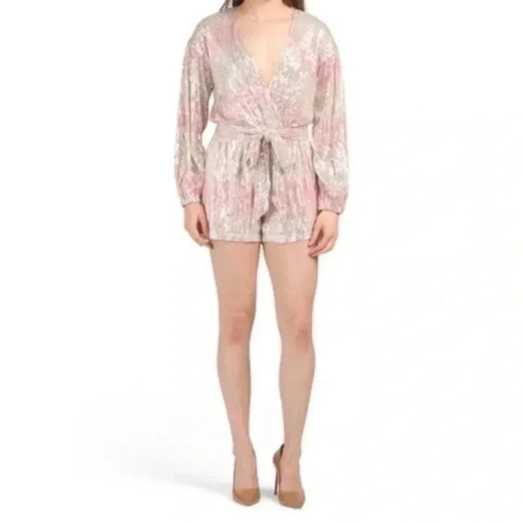 NWOT Ontwelfth junior sequin ombré long sleeve romper - Picture 1 of 10